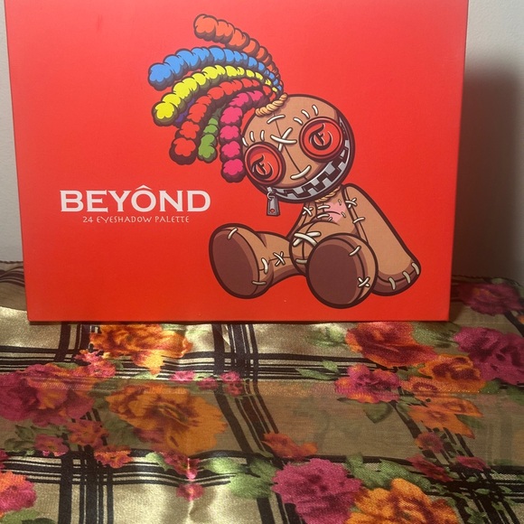 NIB - Beyond 24R eyeshadow palette. - Picture 4 of 5